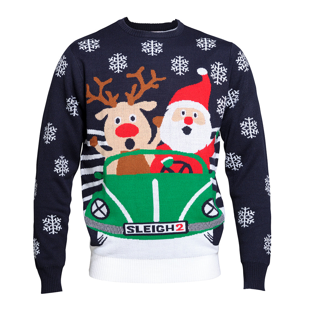 En fin, blå julesweater med et rensdyr og en julemand, som kører bil.