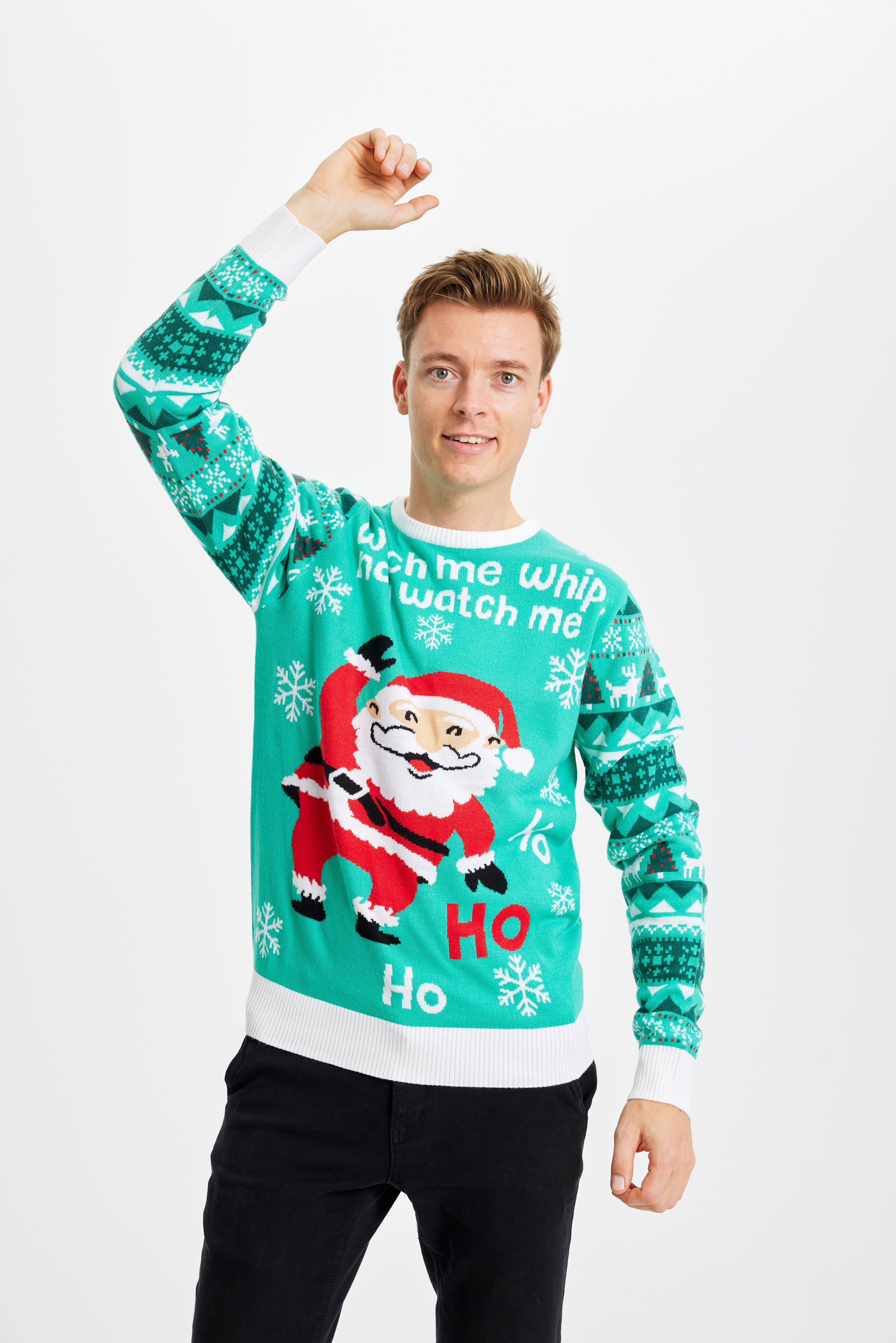 En dansende mand iført en turkis julesweater.