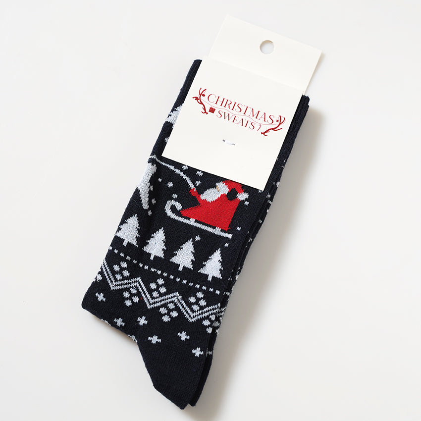 Et par fine julesokker med juletræer på.